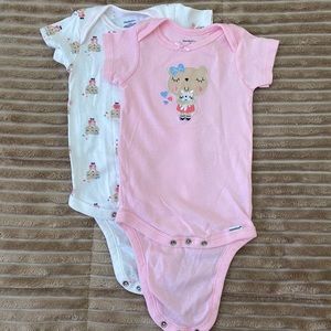 Gerber Set of 2 onesies 3-9 months